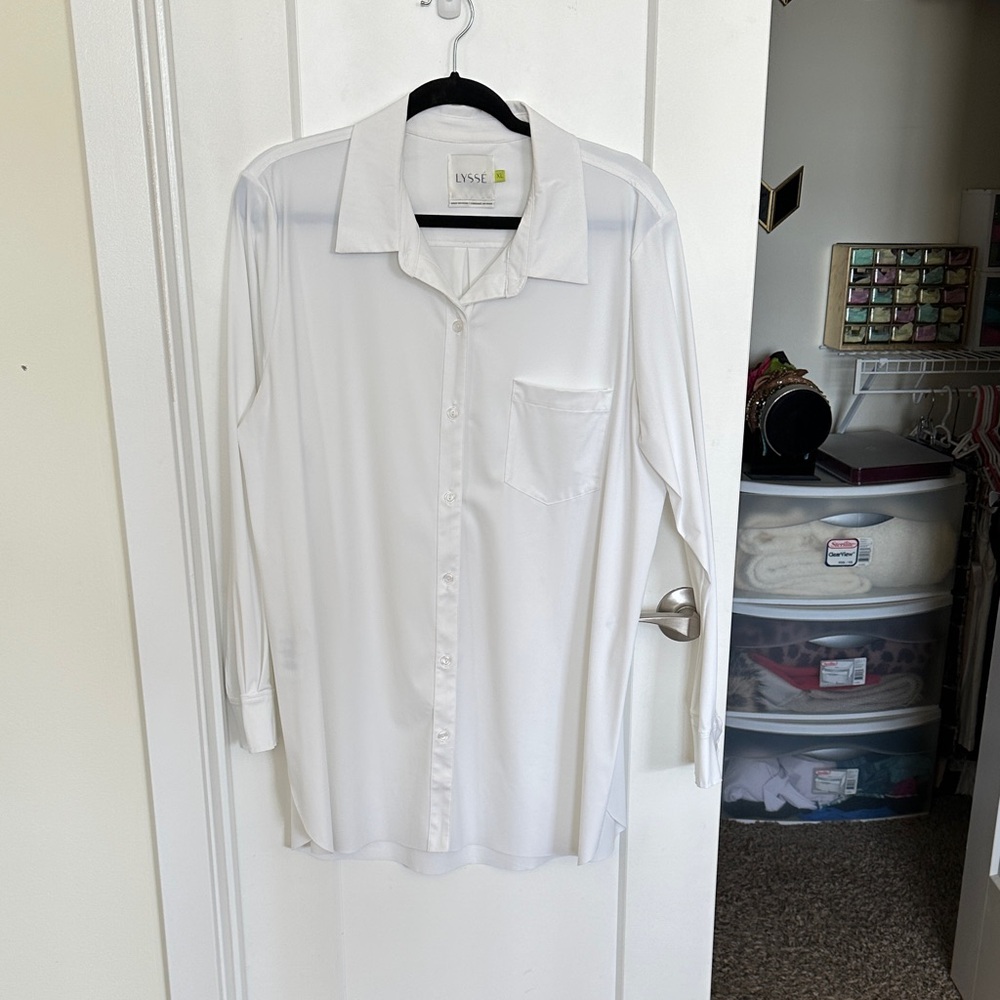 NWOT Lysse White Long Sleeve Button